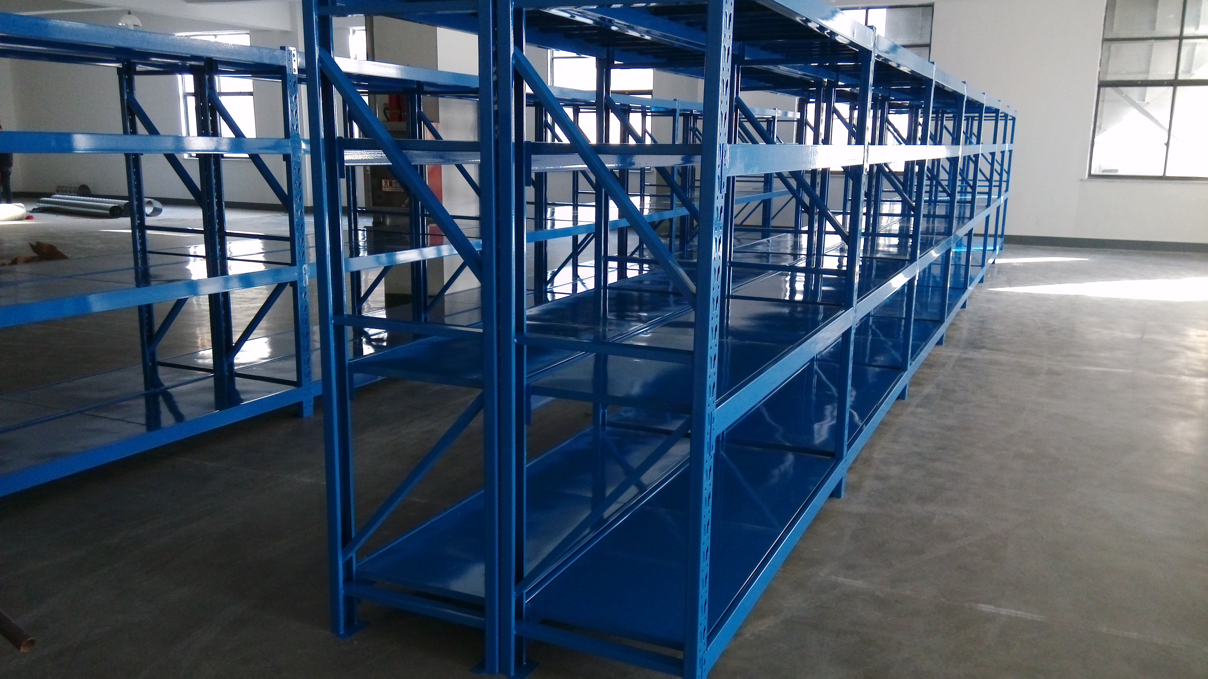 4层承重500kg/层中型层板货架  